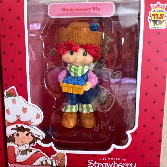 Strawberry Shortcake Figurines by TLS Toys set of 4 - Picture 4 of 6
